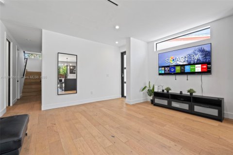 Townhouse in Miami, Florida 3 bedrooms № 1726083 - photo 10