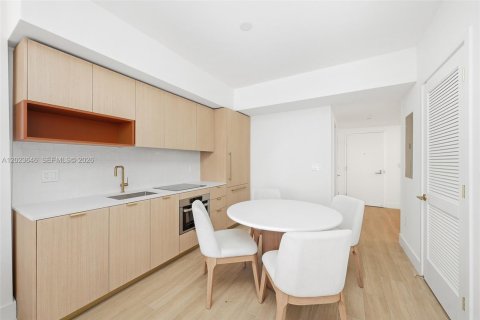 Condo in Miami, Florida, 1 bedroom  № 2257219 - photo 17