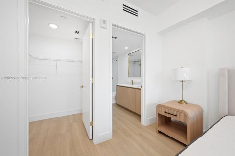 Condo in Miami, Florida, 1 bedroom  № 2257219 - photo 9