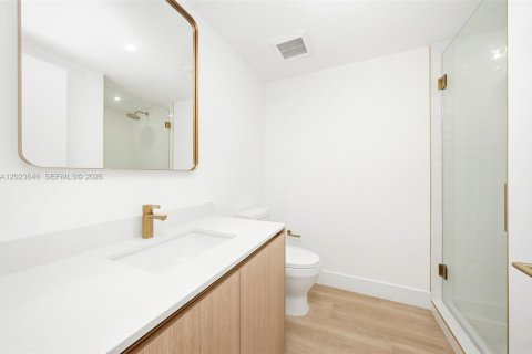 Condo in Miami, Florida, 1 bedroom  № 2257219 - photo 2