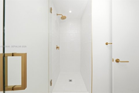 Condo in Miami, Florida, 1 bedroom  № 2257219 - photo 3