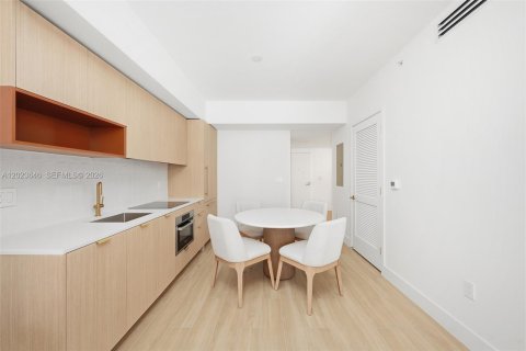 Condo in Miami, Florida, 1 bedroom  № 2257219 - photo 18