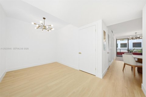 Condo in Miami, Florida, 1 bedroom  № 2257219 - photo 19