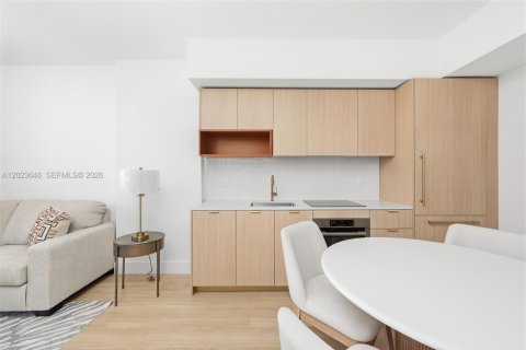 Condo in Miami, Florida, 1 bedroom  № 2257219 - photo 5