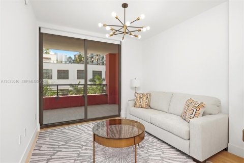Condo in Miami, Florida, 1 bedroom  № 2257219 - photo 10