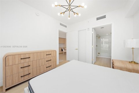 Condo in Miami, Florida, 1 bedroom  № 2257219 - photo 8