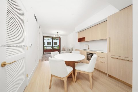 Condo in Miami, Florida, 1 bedroom  № 2257219 - photo 15