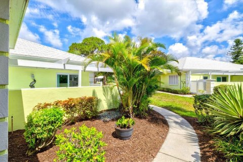 House in Venice, Florida 2 bedrooms, 160.63 sq.m. № 2238464