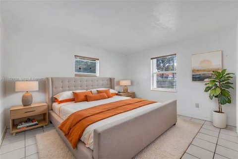 House in Miami, Florida 3 bedrooms, 148.92 sq.m. № 2045785 - photo 20