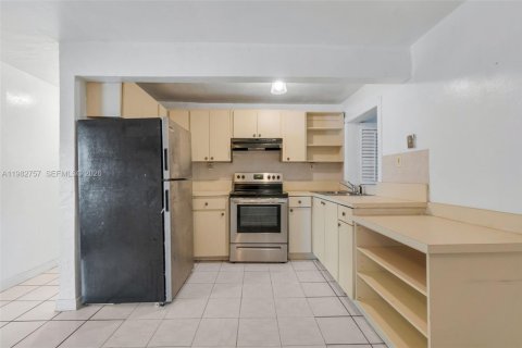 House in Miami, Florida 3 bedrooms, 148.92 sq.m. № 2045785 - photo 11