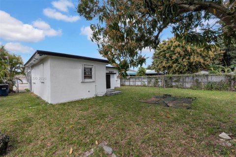 House in Miami, Florida 3 bedrooms, 148.92 sq.m. № 2045785 - photo 25