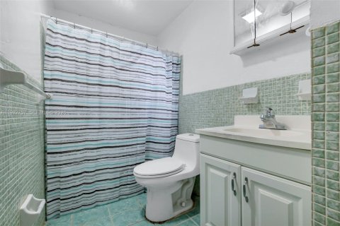 House in Miami, Florida 3 bedrooms, 148.92 sq.m. № 2045785 - photo 23