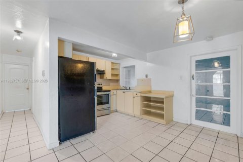 House in Miami, Florida 3 bedrooms, 148.92 sq.m. № 2045785 - photo 9