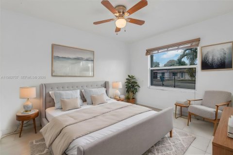 House in Miami, Florida 3 bedrooms, 148.92 sq.m. № 2045785 - photo 13