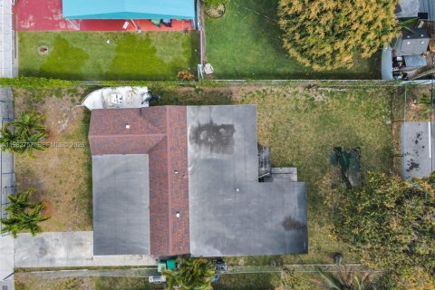 House in Miami, Florida 3 bedrooms, 148.92 sq.m. № 2045785 - photo 29