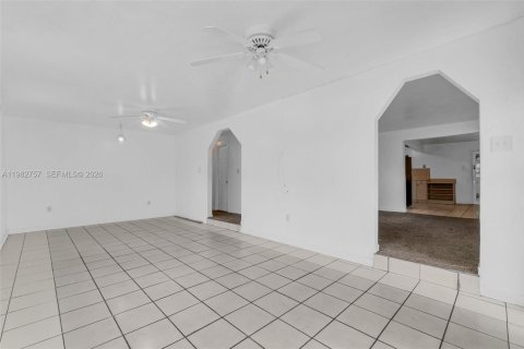 House in Miami, Florida 3 bedrooms, 148.92 sq.m. № 2045785 - photo 5
