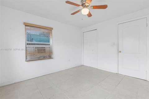 House in Miami, Florida 3 bedrooms, 148.92 sq.m. № 2045785 - photo 14