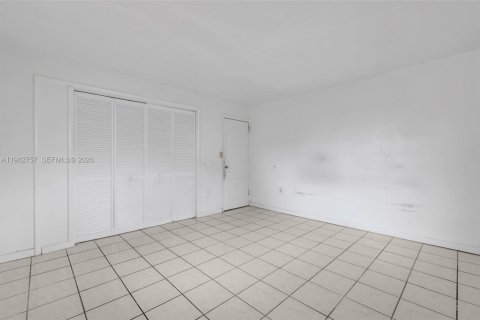 House in Miami, Florida 3 bedrooms, 148.92 sq.m. № 2045785 - photo 21