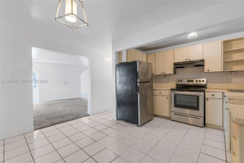 House in Miami, Florida 3 bedrooms, 148.92 sq.m. № 2045785 - photo 10