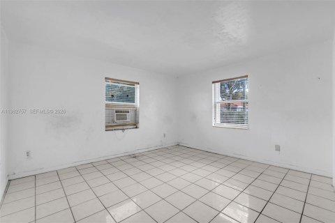 House in Miami, Florida 3 bedrooms, 148.92 sq.m. № 2045785 - photo 19