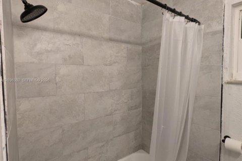 Villa ou maison à louer à Lakeland, Floride: 2 chambres № 2084264 - photo 5