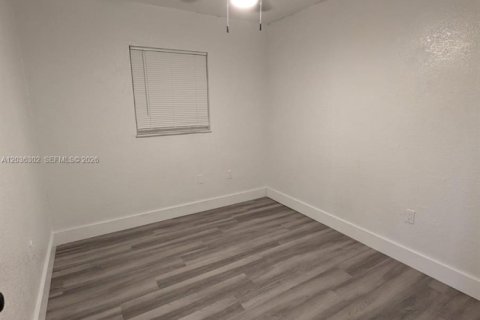 Villa ou maison à louer à Lakeland, Floride: 2 chambres № 2084264 - photo 11