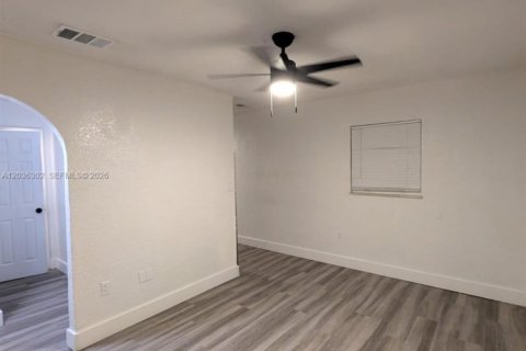 Villa ou maison à louer à Lakeland, Floride: 2 chambres № 2084264 - photo 13