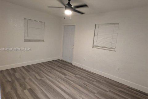 Villa ou maison à louer à Lakeland, Floride: 2 chambres № 2084264 - photo 4