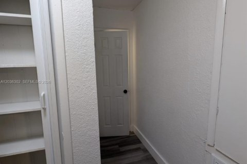 Villa ou maison à louer à Lakeland, Floride: 2 chambres № 2084264 - photo 16