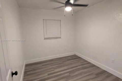 Villa ou maison à louer à Lakeland, Floride: 2 chambres № 2084264 - photo 10