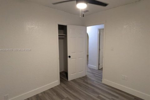 Villa ou maison à louer à Lakeland, Floride: 2 chambres № 2084264 - photo 12