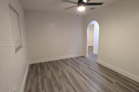 Villa ou maison à louer à Lakeland, Floride: 2 chambres № 2084264 - photo 17