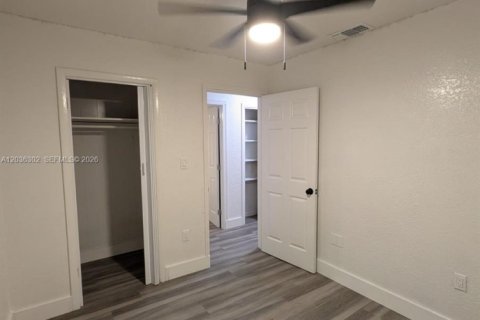 Villa ou maison à louer à Lakeland, Floride: 2 chambres № 2084264 - photo 8
