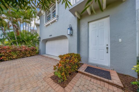 Casa en alquiler en Aventura, Florida, 3 dormitorios, 208.66 m2 № 1953559 - foto 3