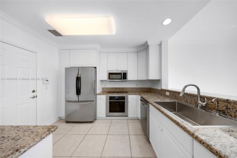 Casa en alquiler en Aventura, Florida, 3 dormitorios, 208.66 m2 № 1953559 - foto 17