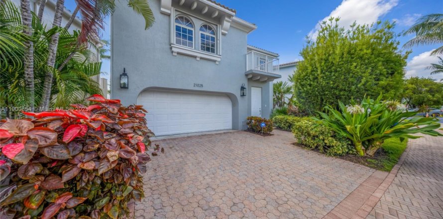 Casa en Aventura, Florida 3 dormitorios, 208.66 m2 № 1953559