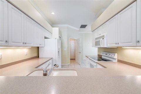 House in Fort Myers, Florida 2 bedrooms, 162.21 sq.m. № 1618650 - photo 13