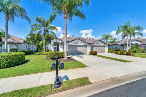 House in Fort Myers, Florida 2 bedrooms, 162.21 sq.m. № 1618650 - photo 2