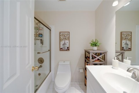 Condo in Miami, Florida, 2 bedrooms № 1986702 - photo 24