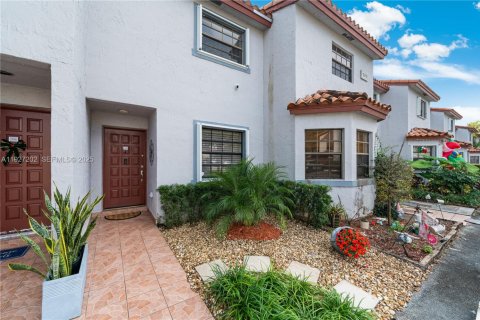 Condo in Miami, Florida, 2 bedrooms № 1986702 - photo 3