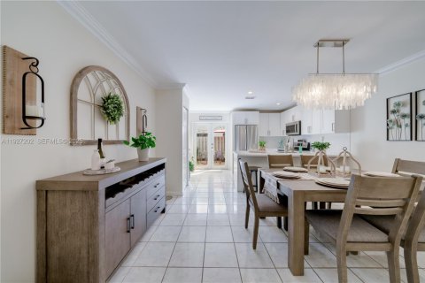 Condo in Miami, Florida, 2 bedrooms № 1986702 - photo 10