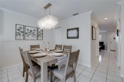 Condo in Miami, Florida, 2 bedrooms № 1986702 - photo 12