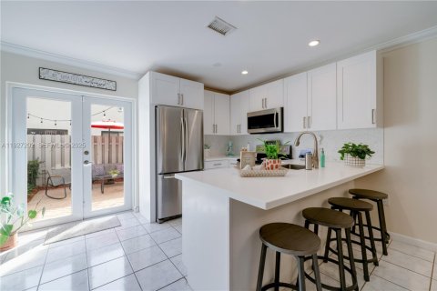 Condo in Miami, Florida, 2 bedrooms № 1986702 - photo 15