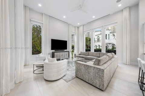 Снять в аренду виллу или дом в Авентура, Флорида 5 спален, 750.56м2, № 1992730 - фото 17