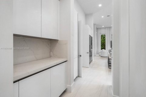 Снять в аренду виллу или дом в Авентура, Флорида 5 спален, 750.56м2, № 1992730 - фото 22