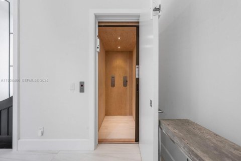 Снять в аренду виллу или дом в Авентура, Флорида 5 спален, 750.56м2, № 1992730 - фото 24