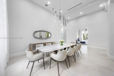 Снять в аренду виллу или дом в Авентура, Флорида 5 спален, 750.56м2, № 1992730 - фото 9