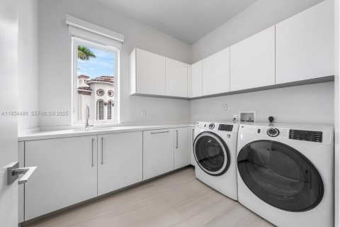 Снять в аренду виллу или дом в Авентура, Флорида 5 спален, 750.56м2, № 1992730 - фото 28