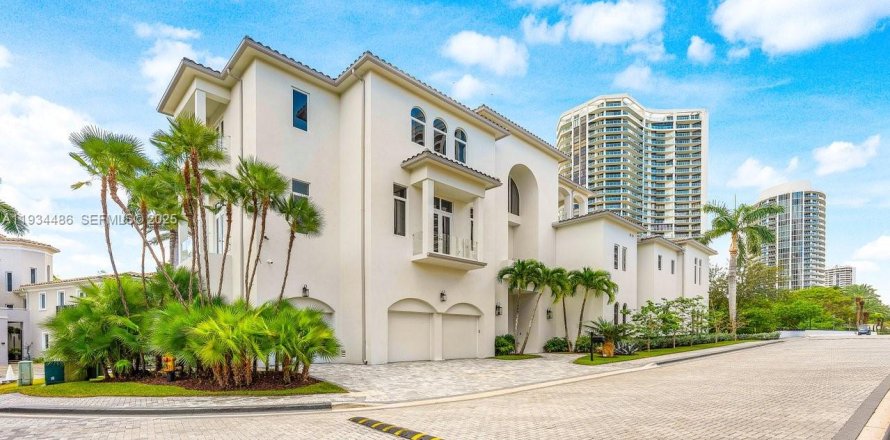 Дом в Авентура, Флорида 5 спален, 750.56м2 № 1992730