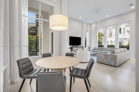 Снять в аренду виллу или дом в Авентура, Флорида 5 спален, 750.56м2, № 1992730 - фото 20